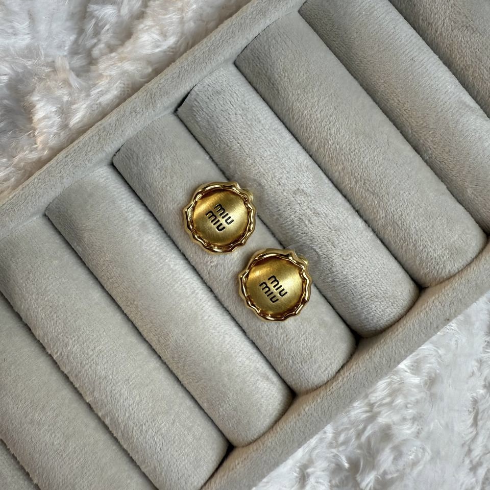 گوشواره گرد طلایی miu miu 