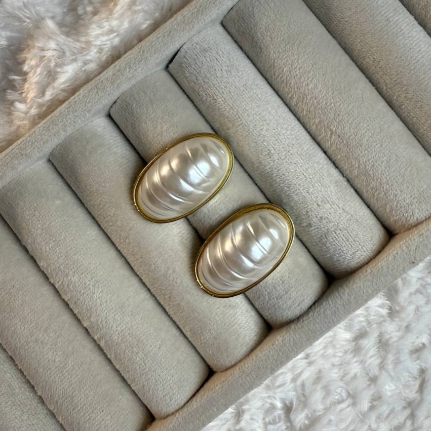 گوشواره باروک سفید زنانه 