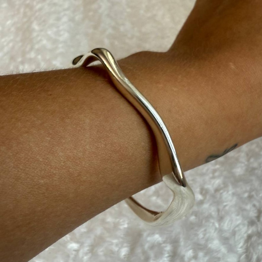 بنگل مینیمال موج دار نقره ای 