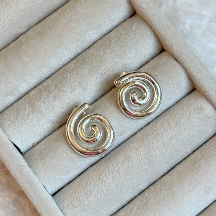 گوشواره نقره ای مارپیچی 