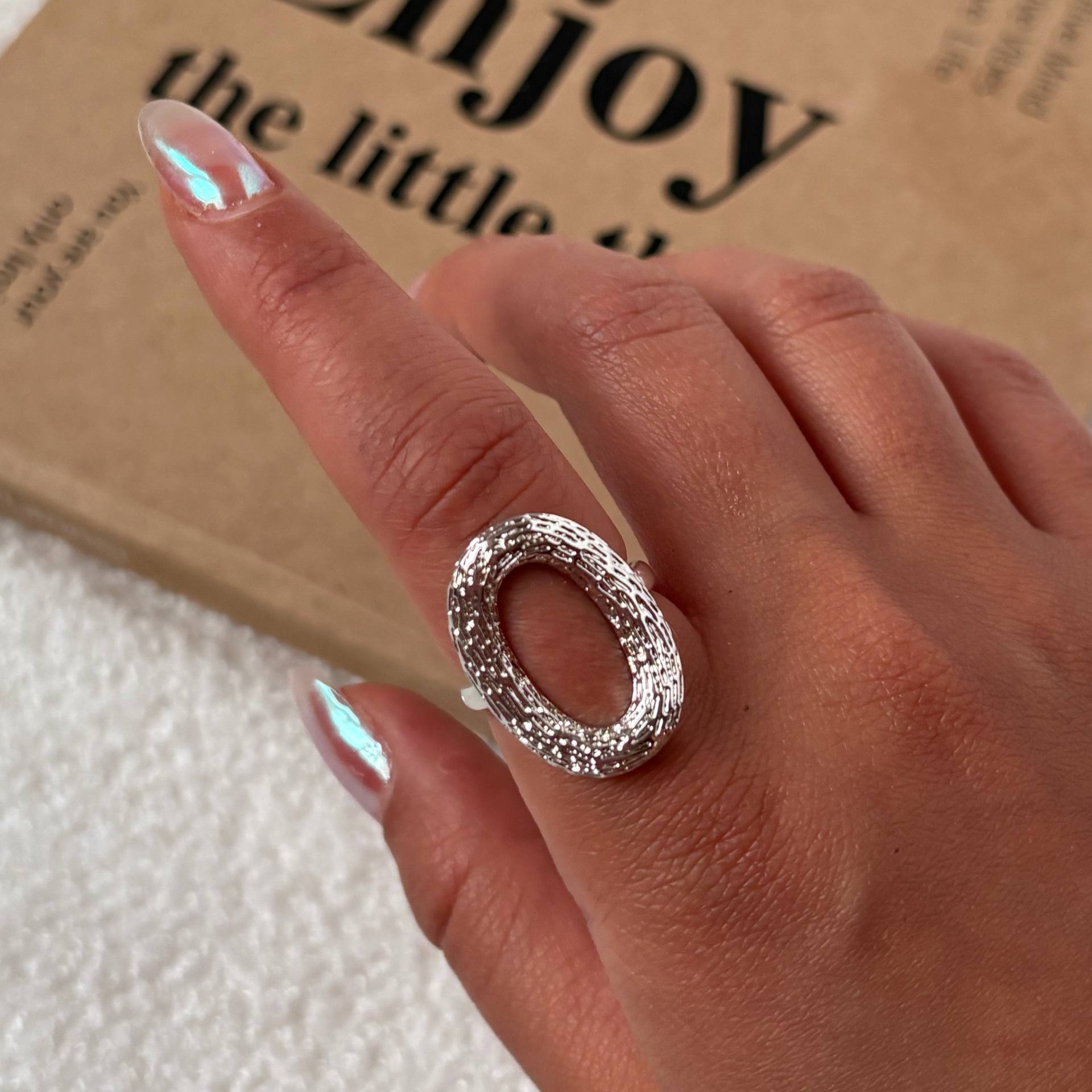 انگشتر نقره ای بیضی شکل 