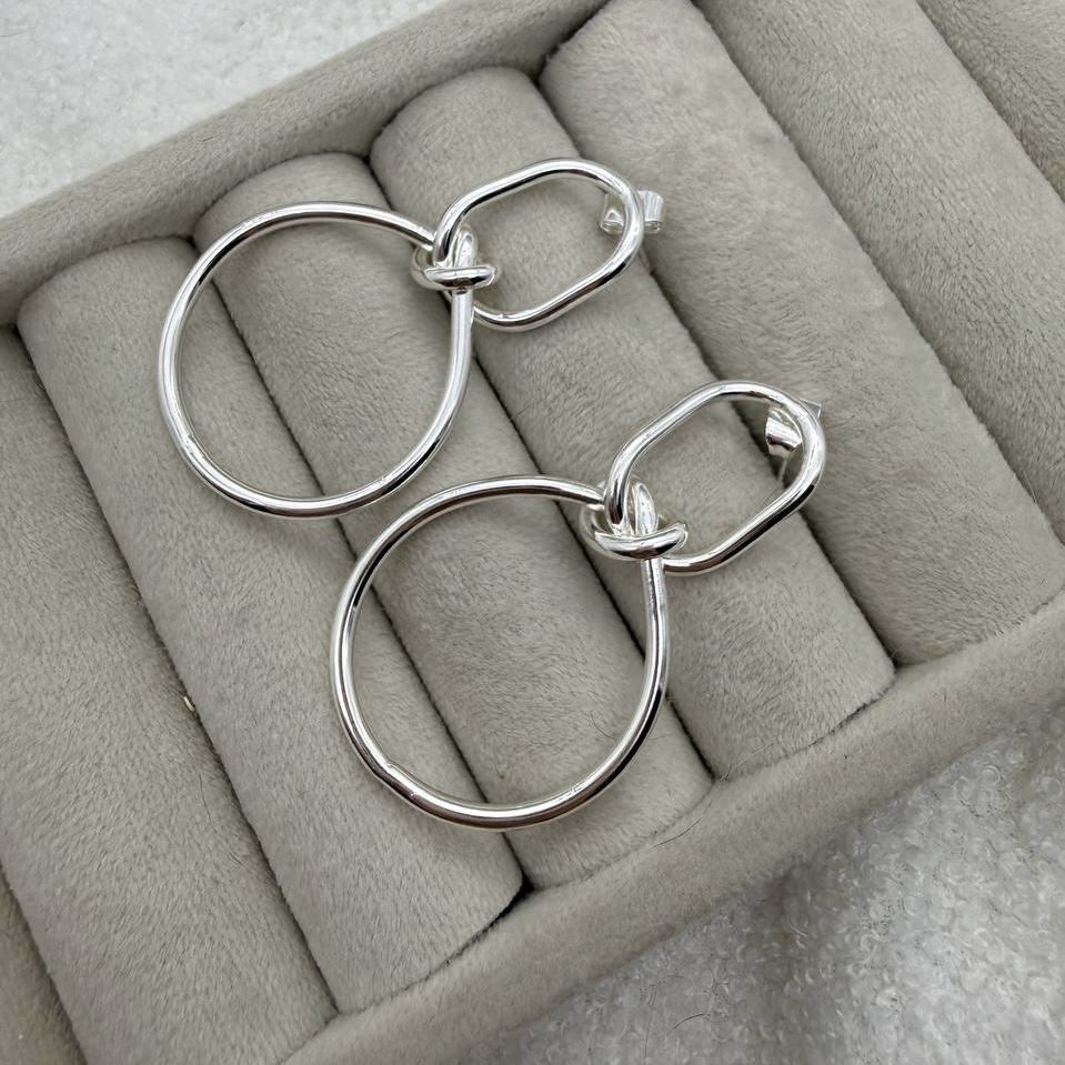 گوشواره نقره ای مدل گره و دایره 