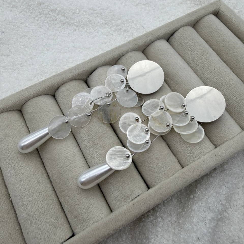 گوشواره آبشاری با صدف و مهره اشکی