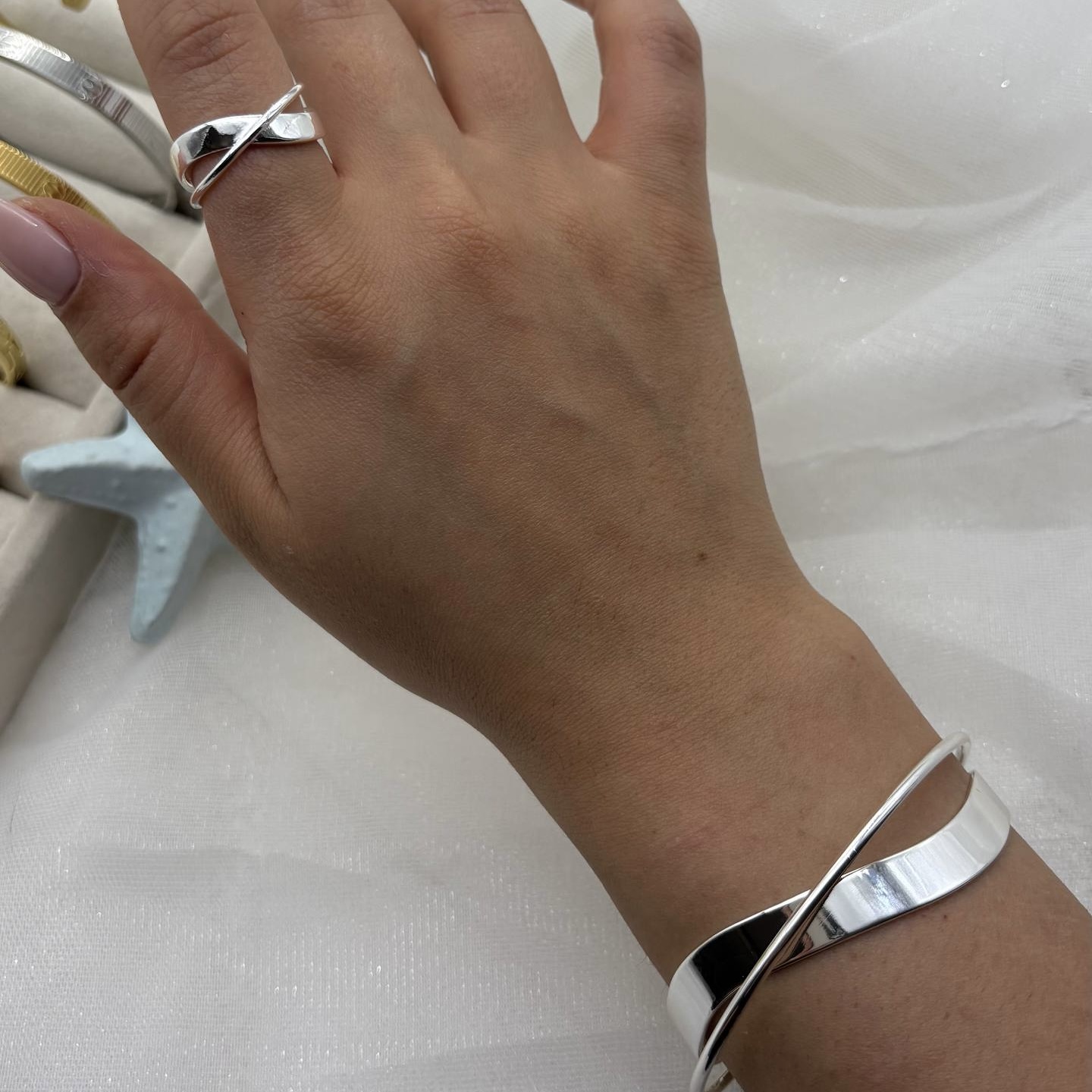 بنگل و انگشتر موجی و دایره ضربدری 