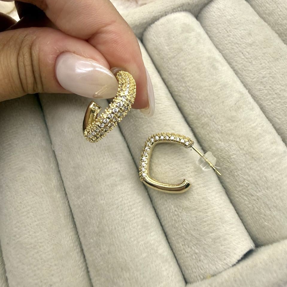 گوشواره  نیم حلقه نگین دار